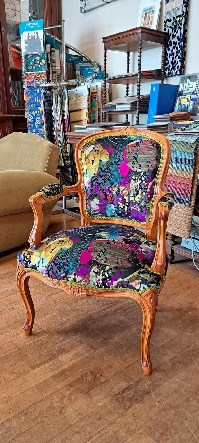  Un fauteuil fleuri