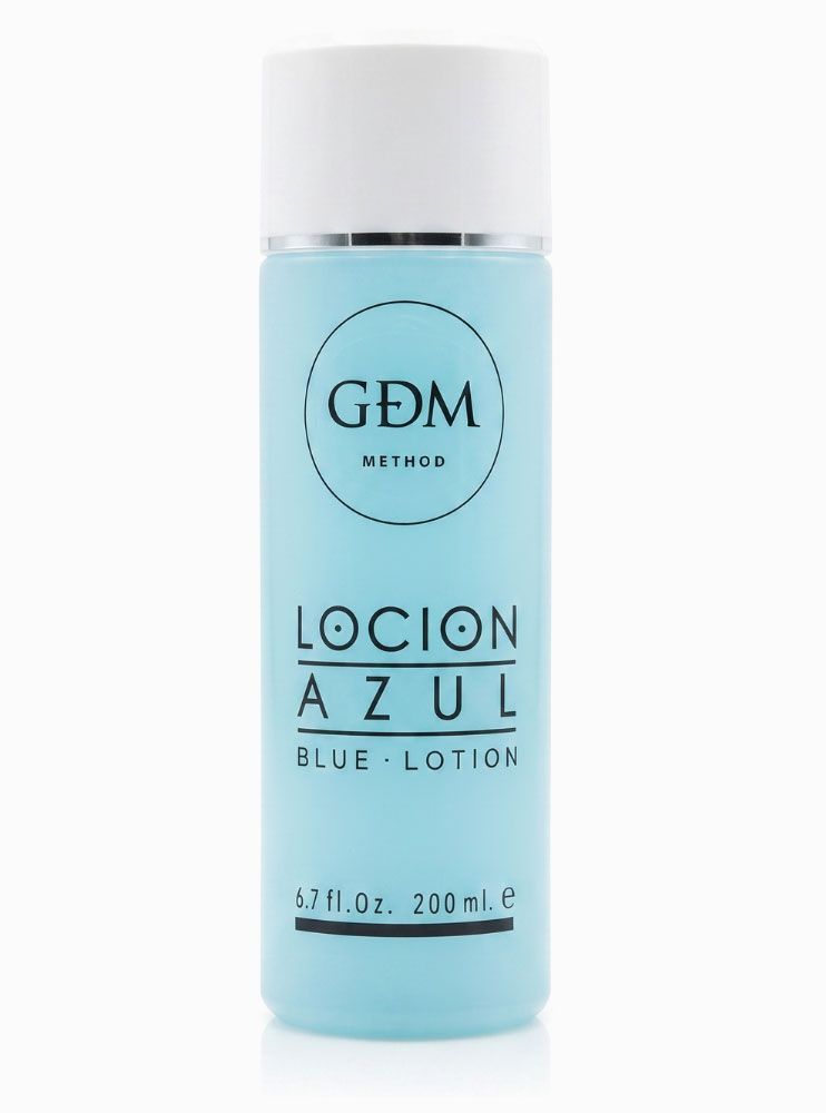 Botella azul claro de GDM Método Locion Azul con tapa blanca sobre fondo blanco.