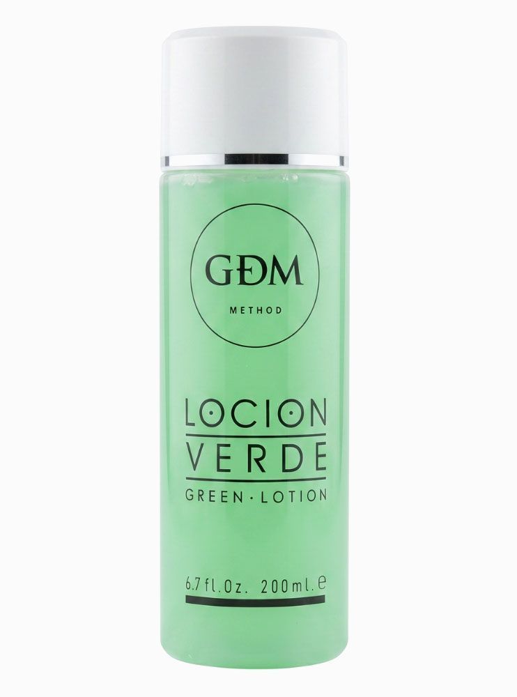 Frasco de loción GEM Verde de color verde menta con tapa blanca sobre fondo blanco.