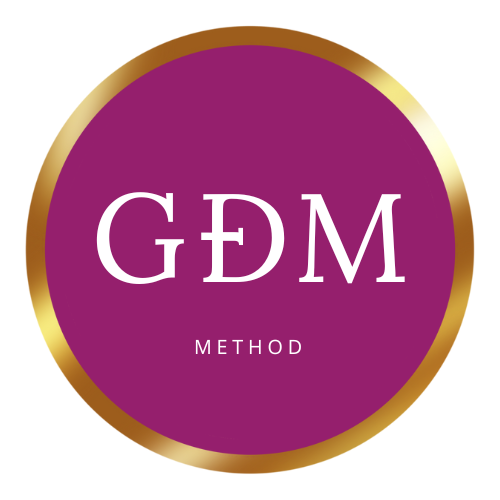 Un logotipo para el método gdm en un círculo morado.