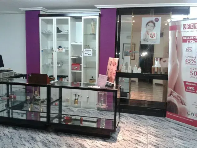 Una tienda con un cartel que dice 'ofertas'