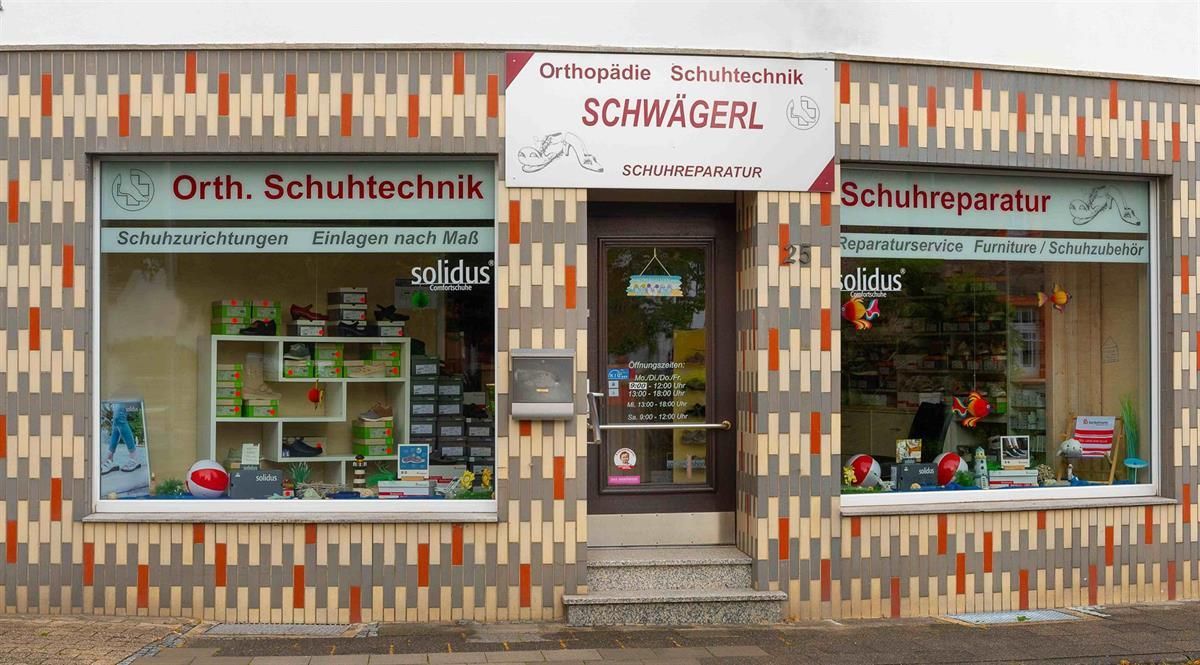 Ein Ladenlokal mit einem Schild mit der Aufschrift Schwagerl