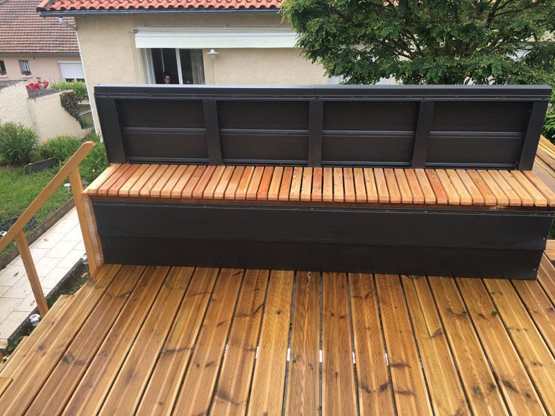 Terrasse et banc en bois réalisés par Bouchaud