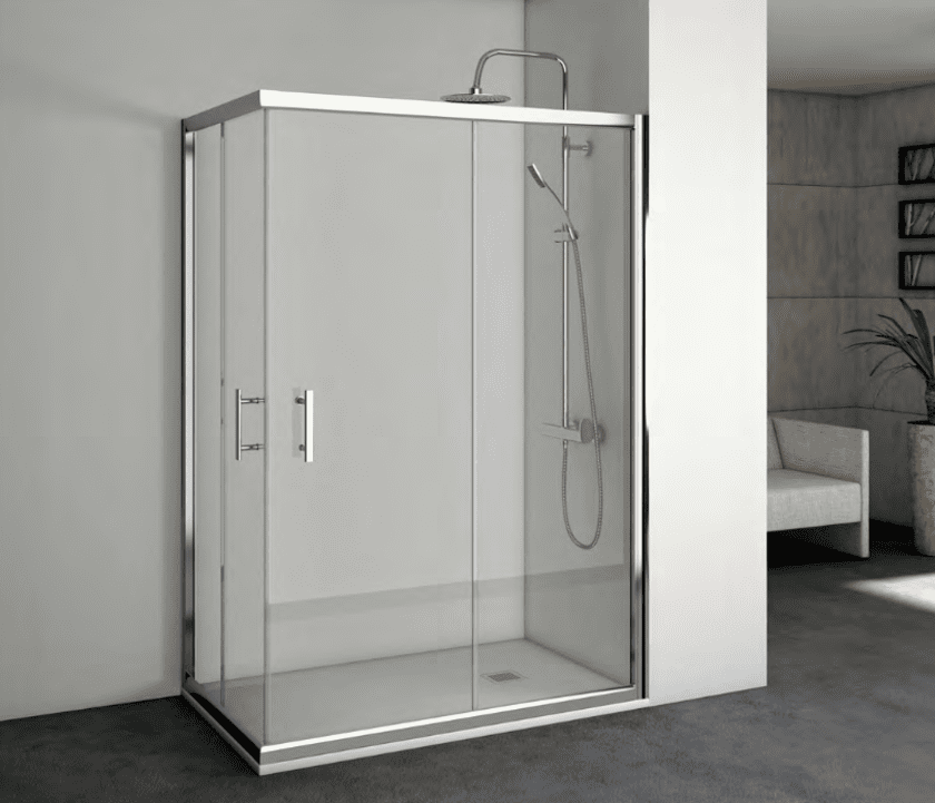 Una cabina de ducha con puertas corredizas de vidrio en un baño.