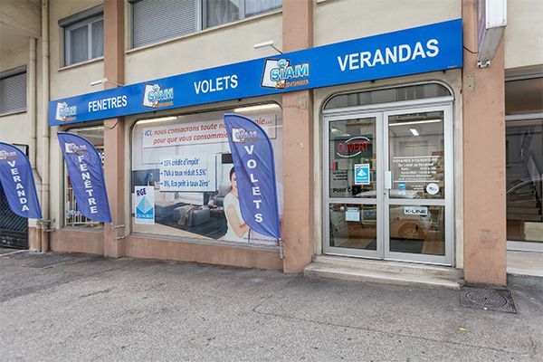 Devanture de SIAM Provence "Fenêtres, Volets, Verandas".