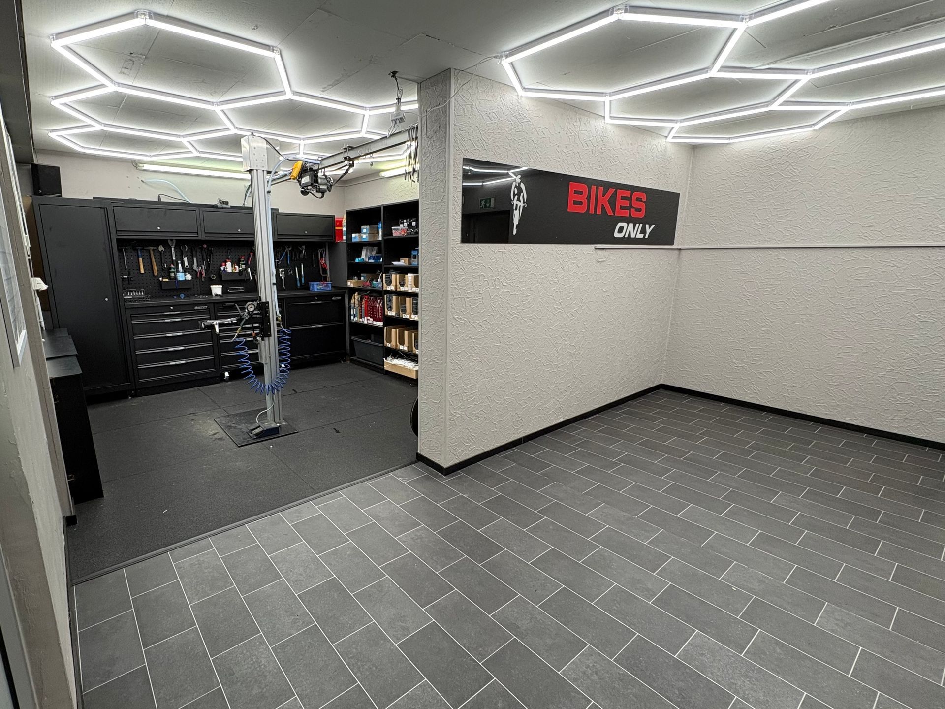 Moderne Fahrradwerkstatt mit großer Auswahl an E-Bikes – Bosch und Shimano Service Partner