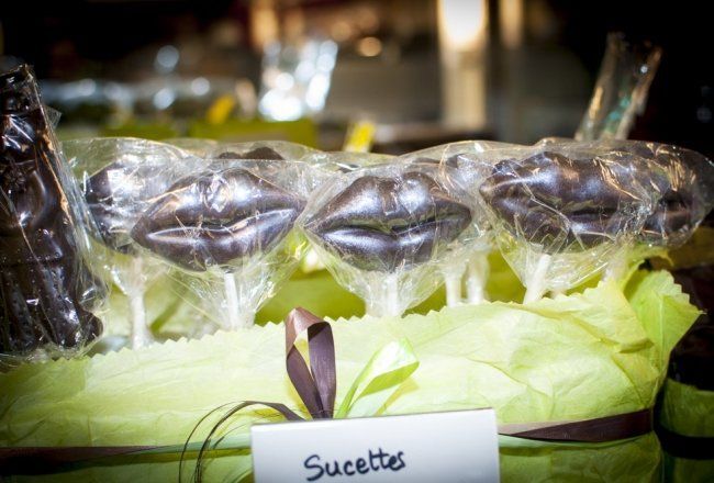 Chocolat noir en forme de lèvres