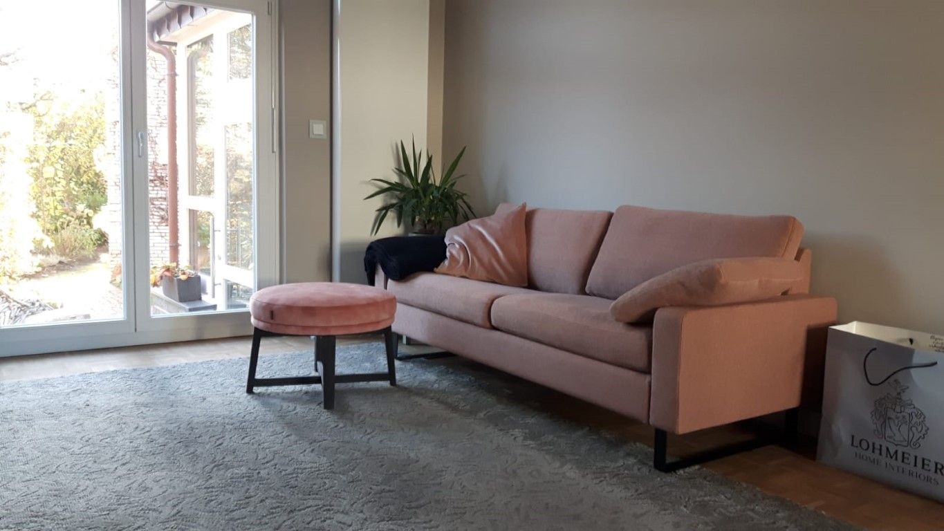 Weiß gestrichene Wände auf der Baustelle