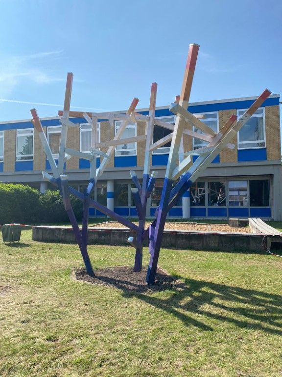 Weiß gestrichene Wände auf der Baustelle