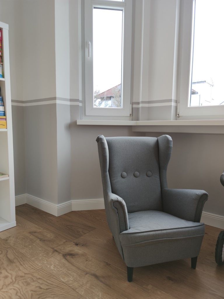 Weiß gestrichene Wände auf der Baustelle