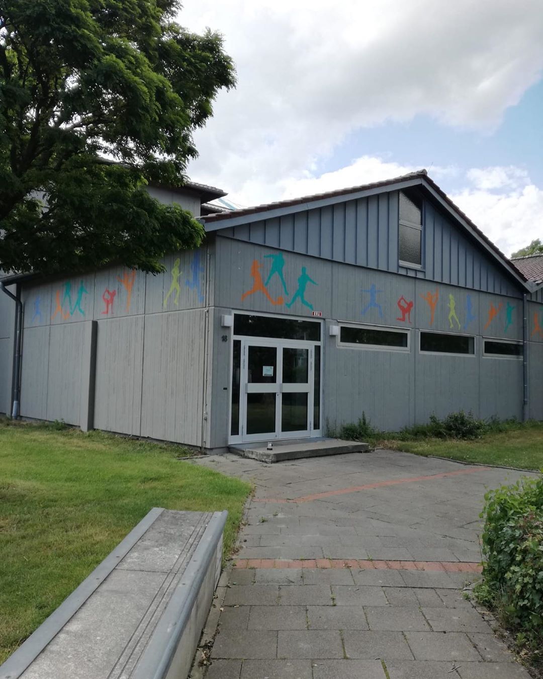 Weiß gestrichene Wände auf der Baustelle