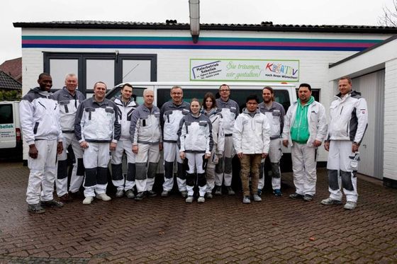 großes Mehrfamilienhaus Altbau Fassaden malern