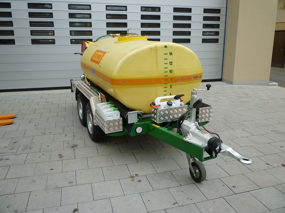 Im Folgenden zeigen wir Ihnen lebendige Eindrücke unserer Arbeit und unserer Fahrzeuge. Rufen Sie uns bei Fragen oder Anmerkungen gerne an.