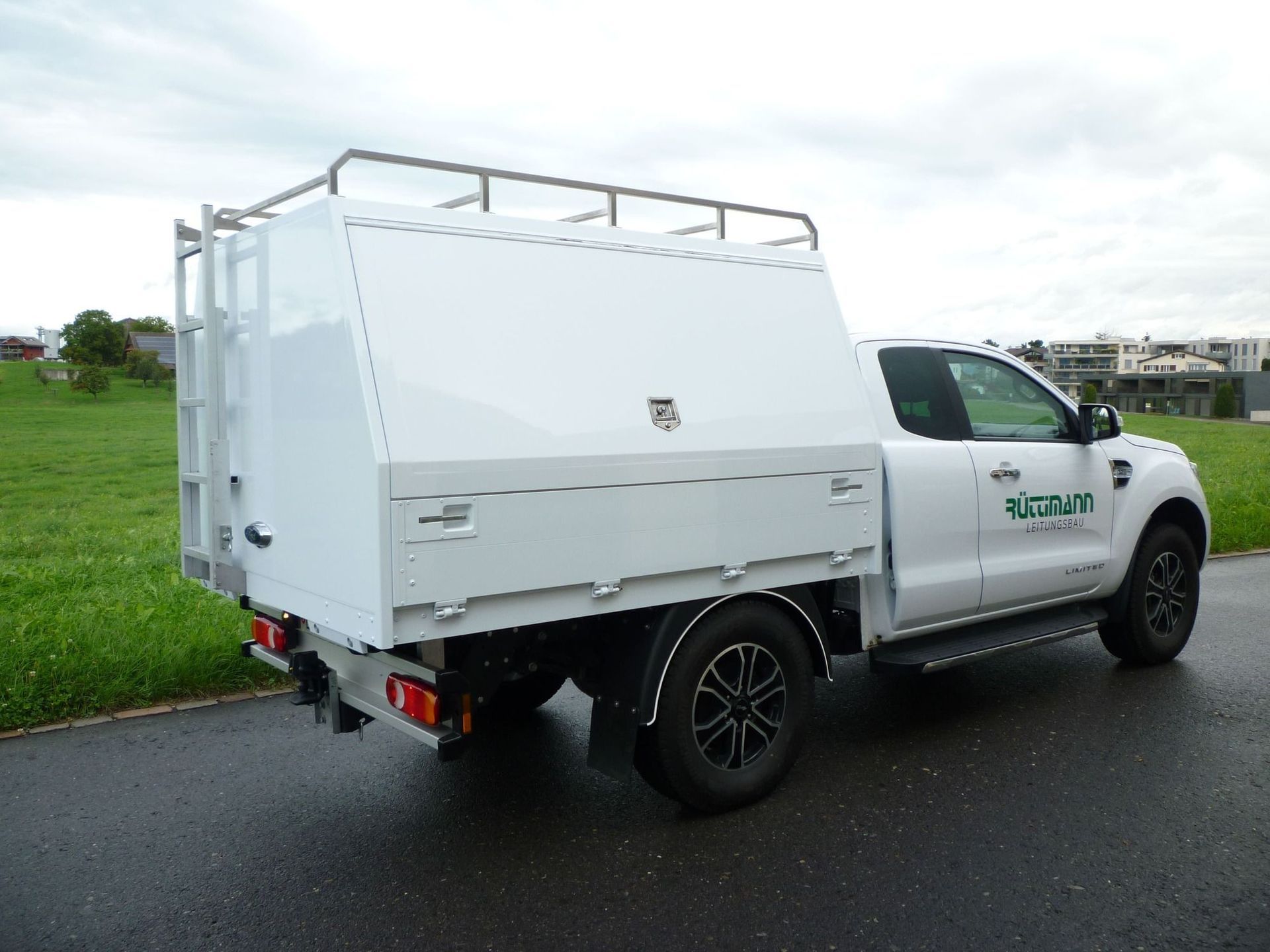 Im Folgenden zeigen wir Ihnen lebendige Eindrücke unserer Arbeit und unserer Fahrzeuge. Rufen Sie uns bei Fragen oder Anmerkungen gerne an.