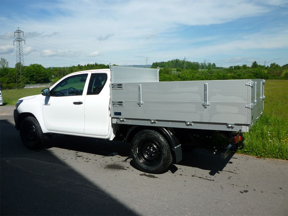 Im Folgenden zeigen wir Ihnen lebendige Eindrücke unserer Arbeit und unserer Fahrzeuge. Rufen Sie uns bei Fragen oder Anmerkungen gerne an.