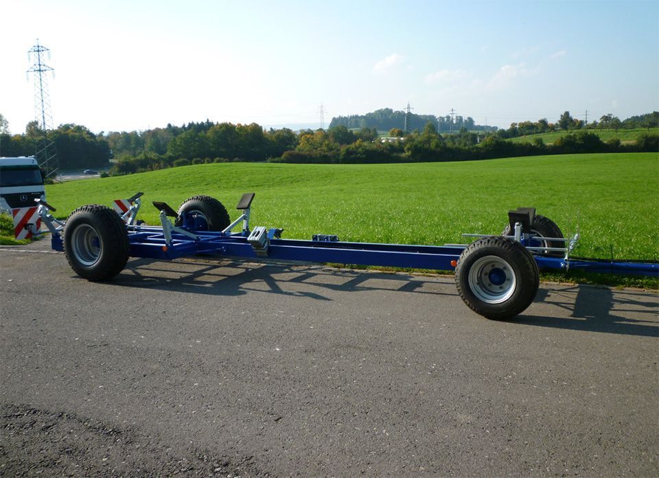 Im Folgenden zeigen wir Ihnen lebendige Eindrücke unserer Arbeit und unserer Fahrzeuge. Rufen Sie uns bei Fragen oder Anmerkungen gerne an.