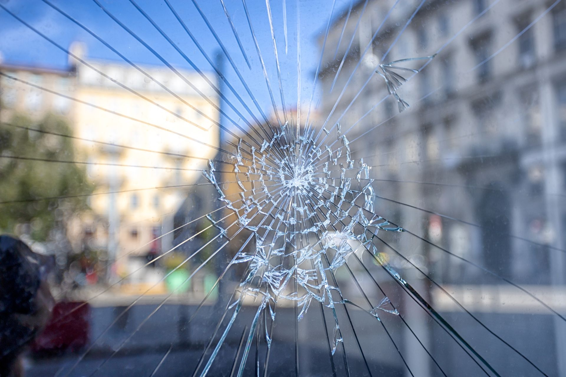 Une vitre brisée