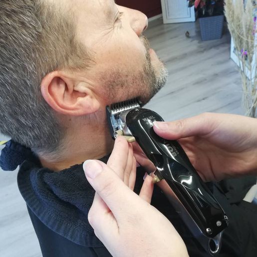 Barbershop et taille de barbeCoiffure et soin des cheveuxSalon de coiffure pour hommes, femmes et enfants à Chez-le-Bart - EVASION Coiffure