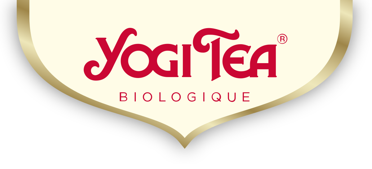 Se muestra un logotipo de Yogi Tea Biologique sobre un fondo blanco.