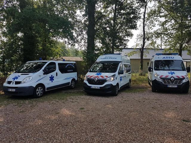 Trois camions ambulance