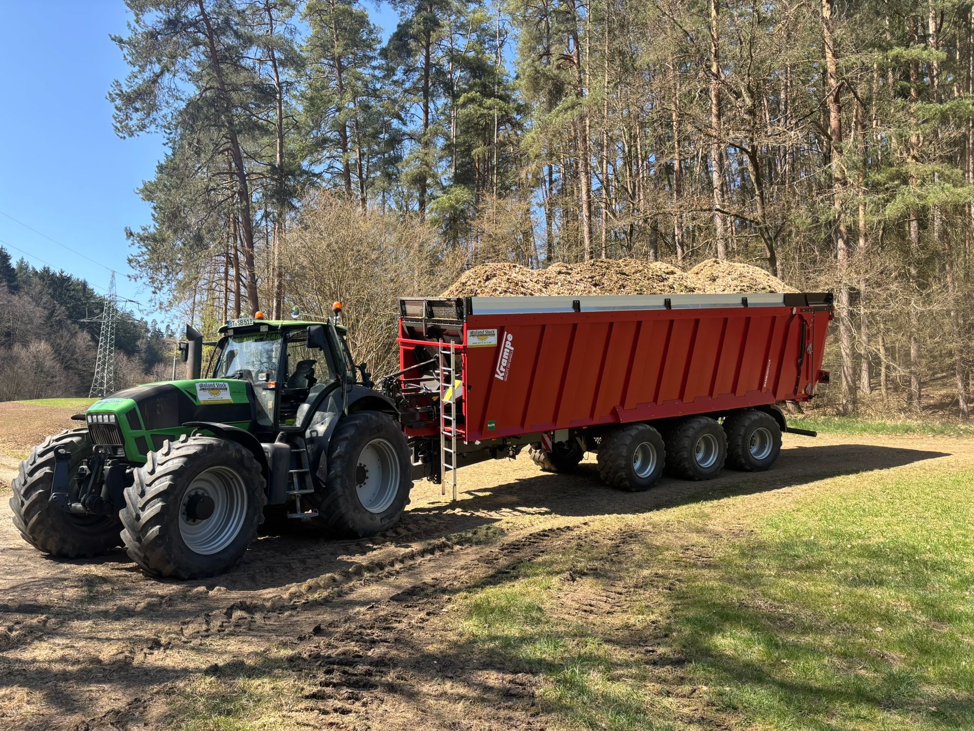 Holztransport mit Traktor