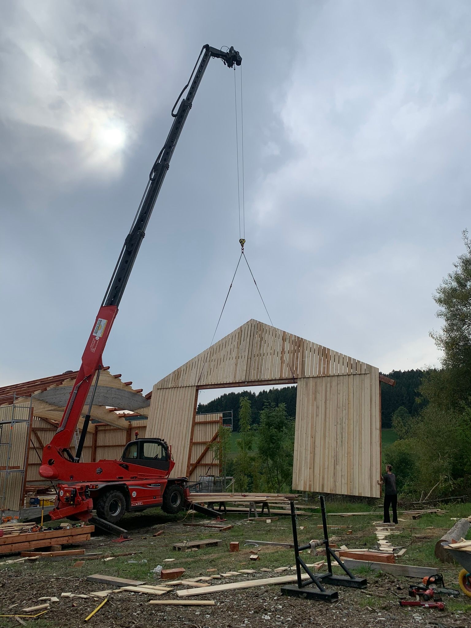 Kranarbeiten bei Hallenbau