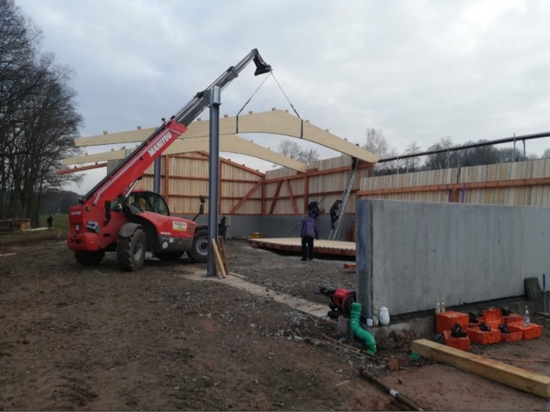 Kranmontage bei Anbau an landwirtschaftliches Gebäude