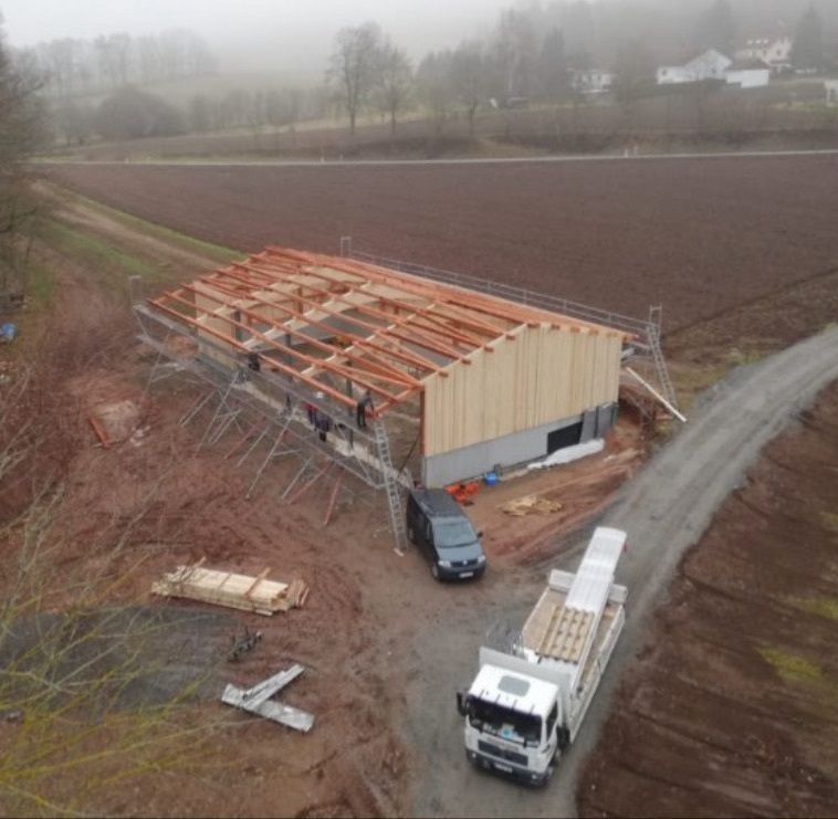 Landwirtschaftliche Halle im Bau aus der Luft