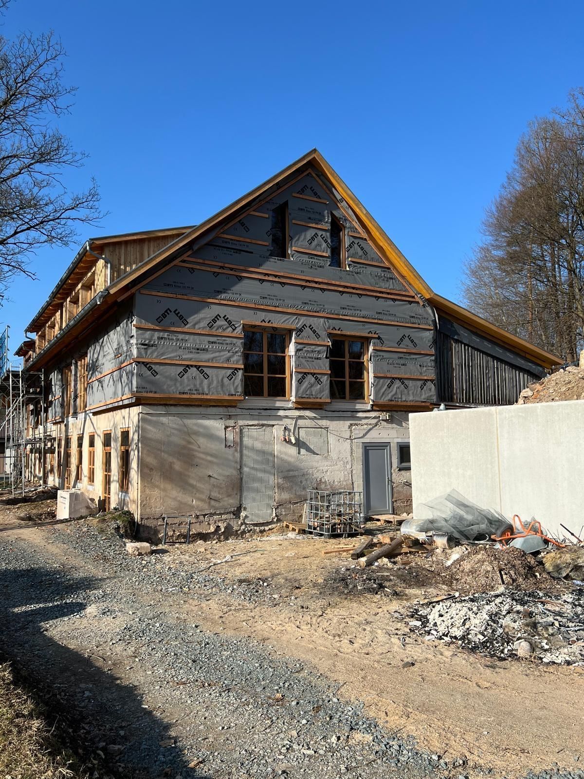 Neuer Dachstuhl mit Unterspannbahn