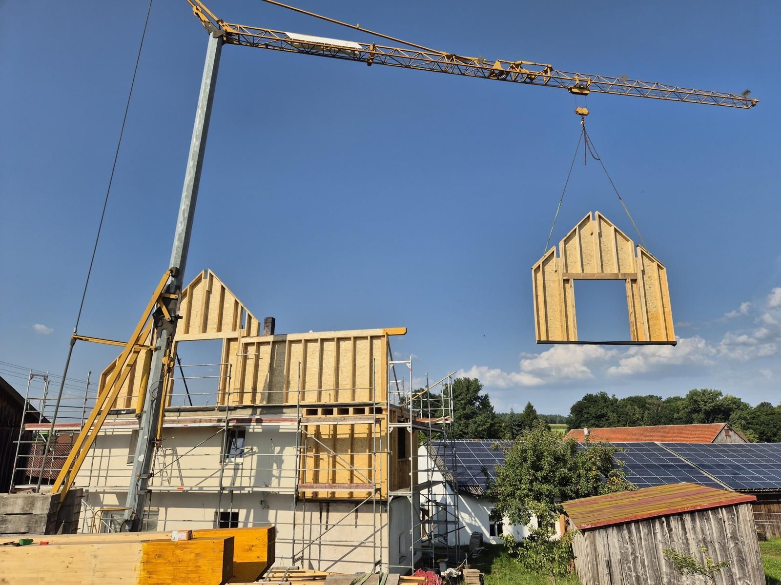 Holzrahmenwände per Kran