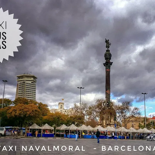 Foto de Servicio de Taxi Navalmoral Jesús Picas a Barcelona con la estatua de Colon de fondo