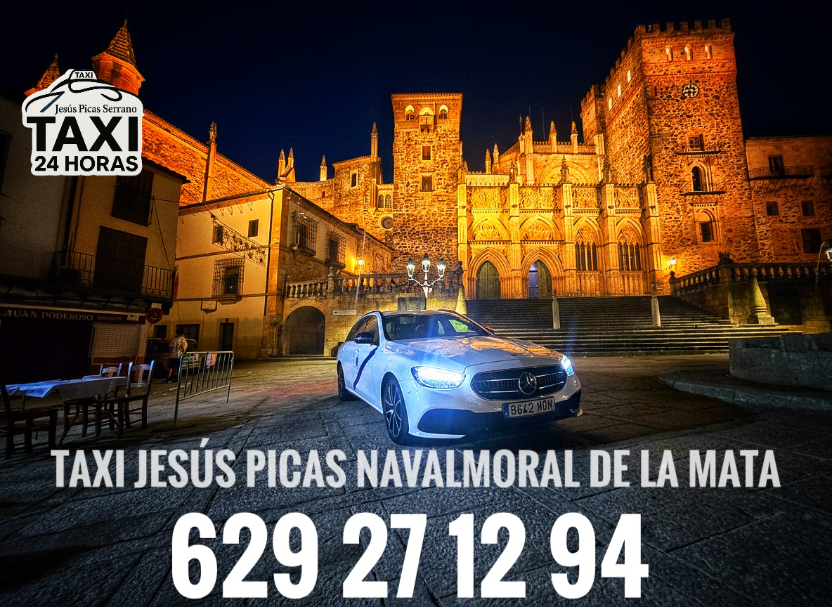 Anuncio de taxi: coche Mercedes aparcado de noche en Navalmoral de la Mata, España, con una iglesia al fondo.