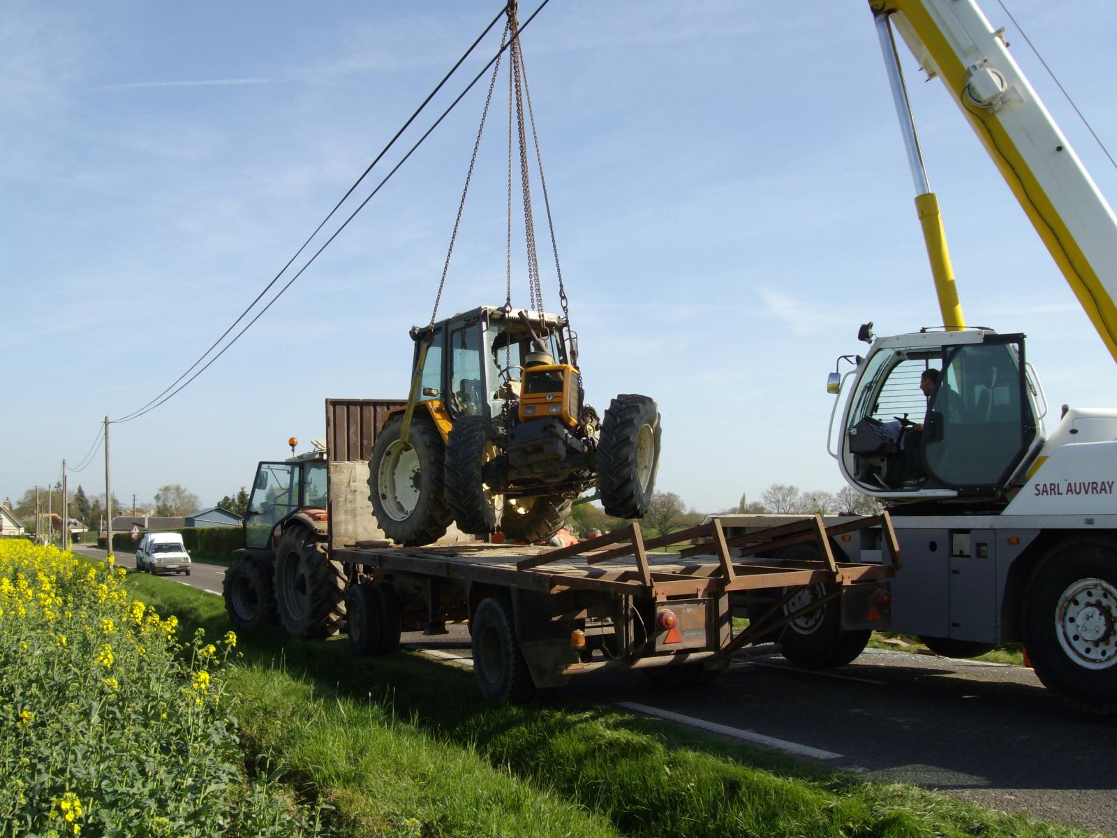 MANUTENTION DE TRACTEUR ACCIDENTE.jpg