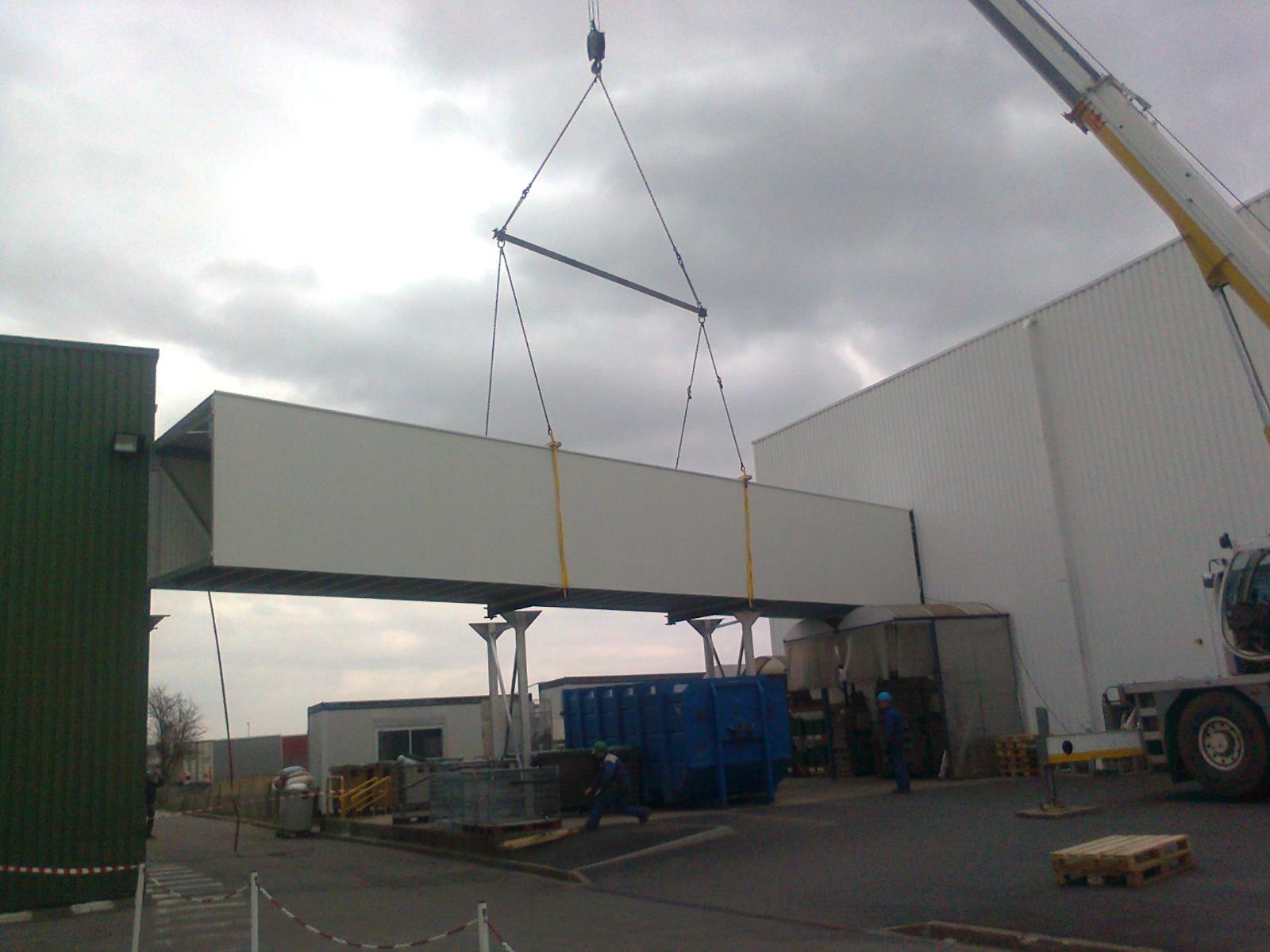 MANUTENTION LEVAGE DE PASSERELLE.jpg