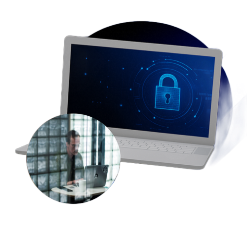 Laptop mit Sicherheitsschloss-Symbol, Person, die an einem Computer arbeitet.