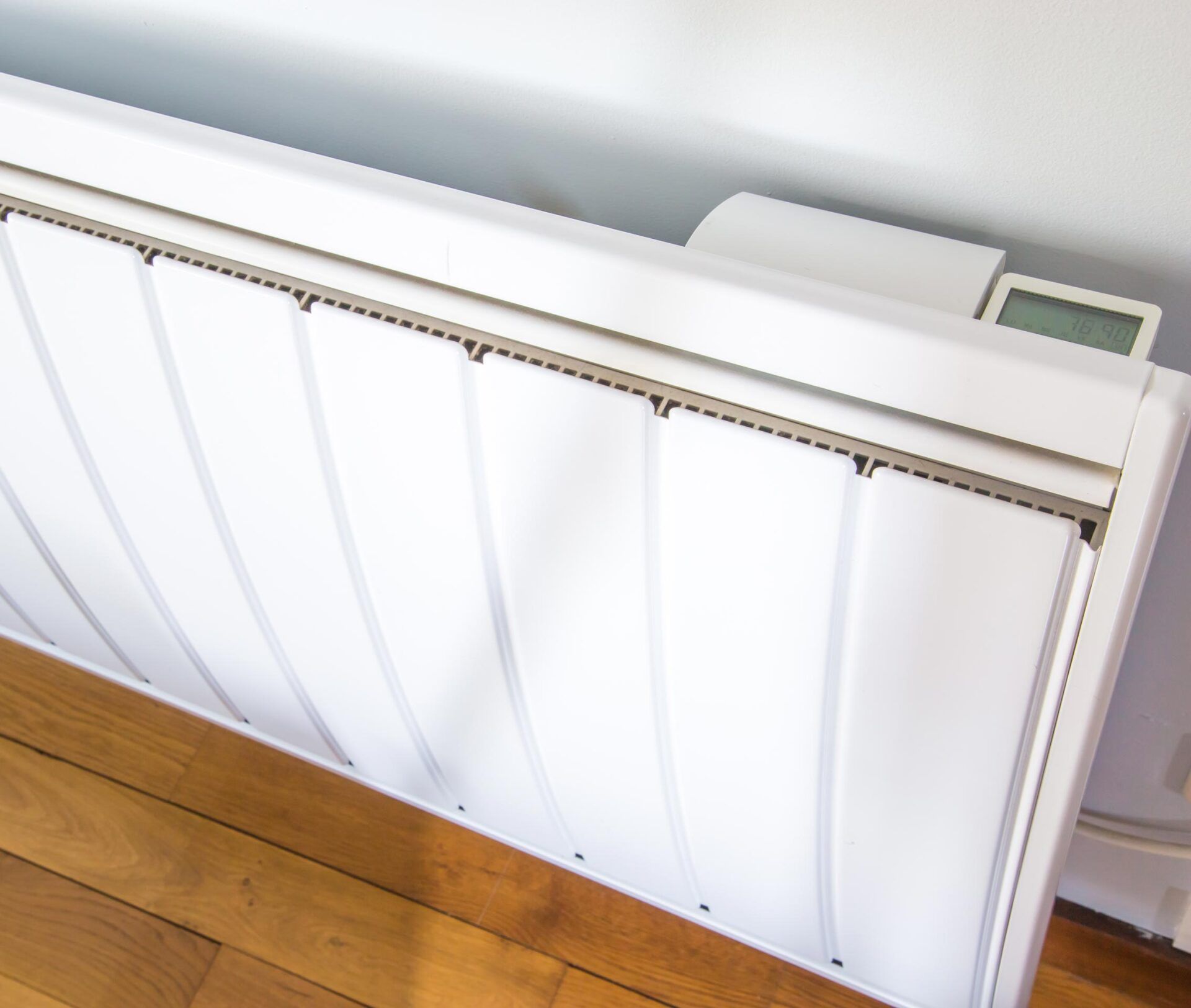 Un chauffage électrique mural vue de haut