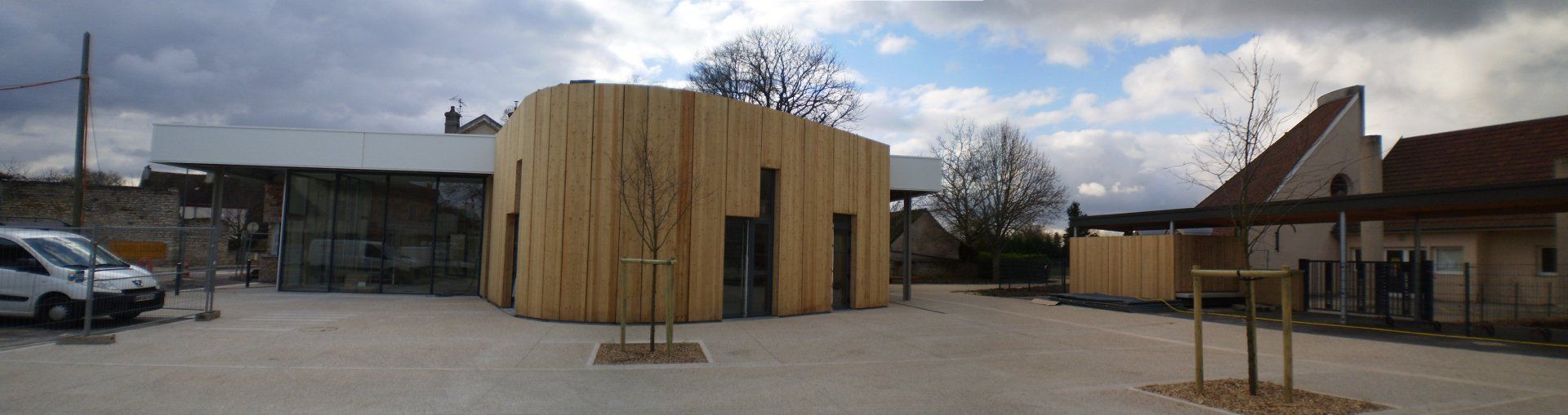 Bâtiment bardage bois