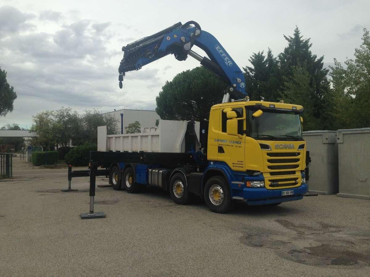 camion-grue de l'entreprise Saphore Levage