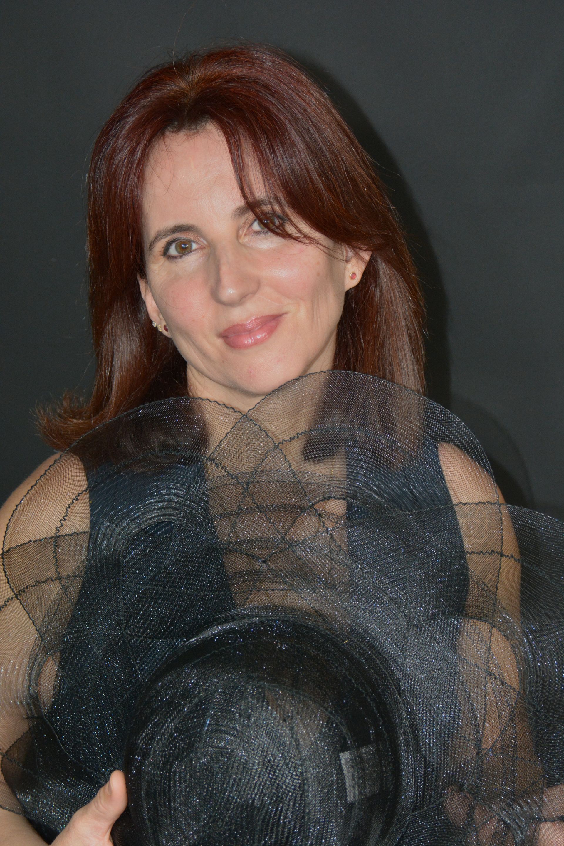 La voyante Sylvie en train de lire des cartes de tarot