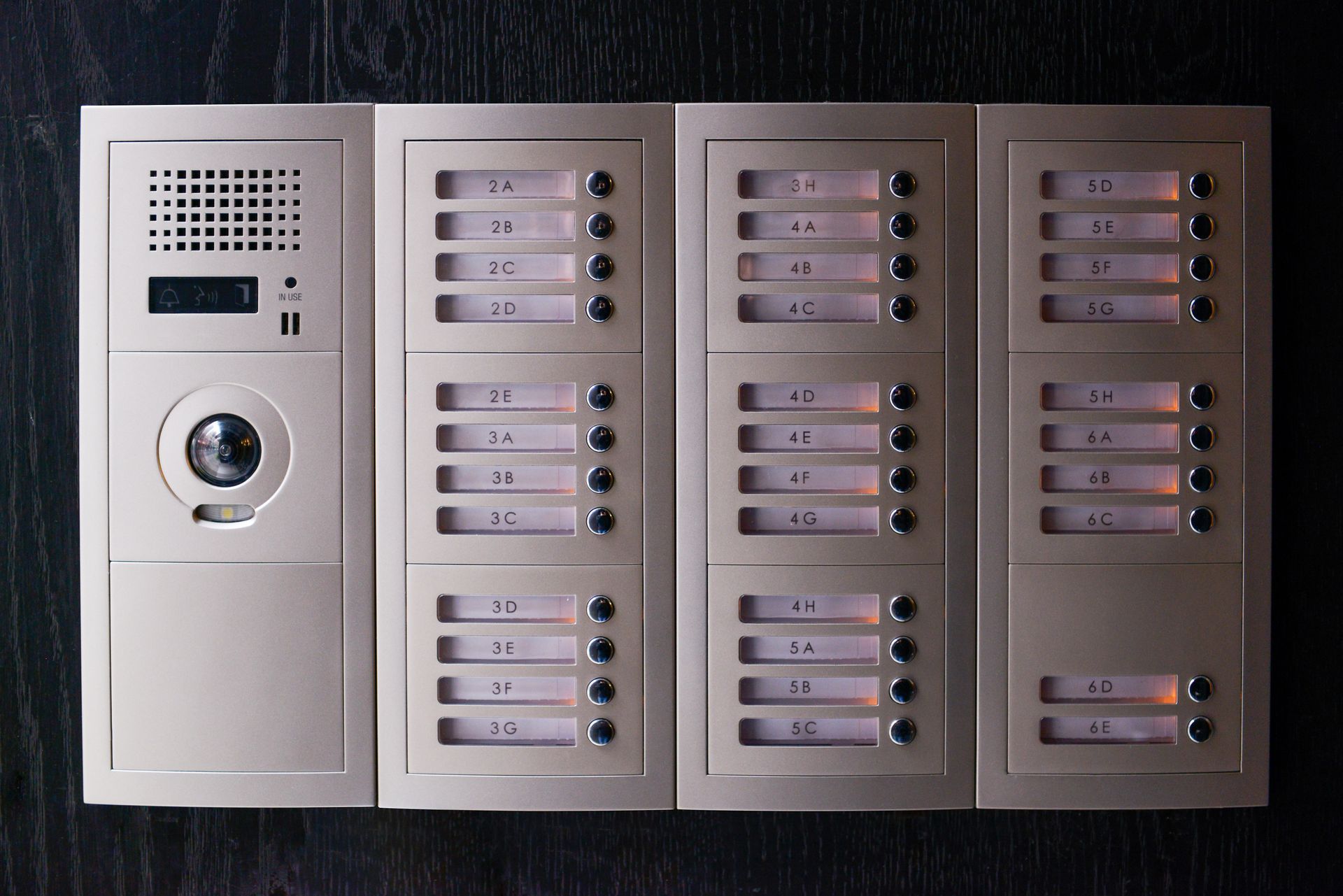 Interphone avec caméra et liste d'appartements