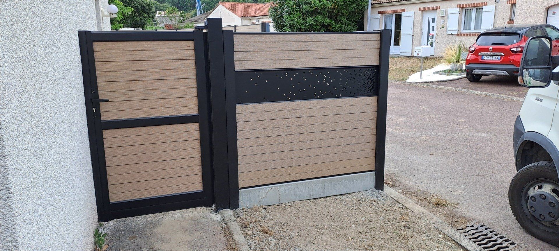 Porte et cloture bois et acier noir