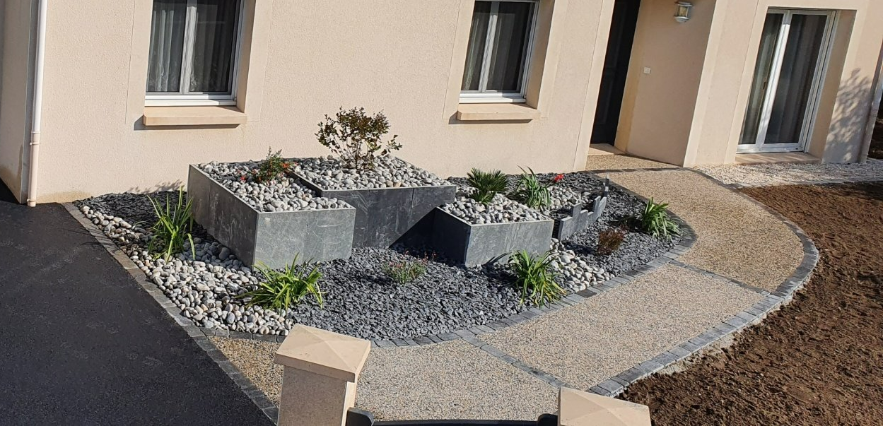 Galets dans des bacs à l'entrée