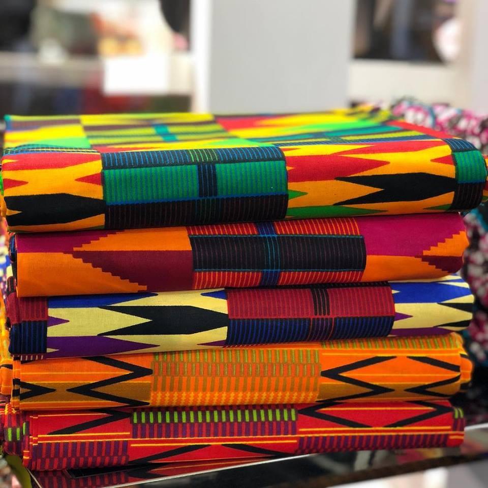 Carré de tissus colorés