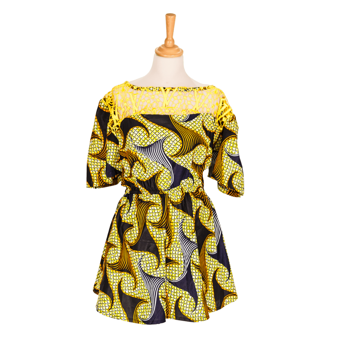 Robe courte avec motifs noir et gris