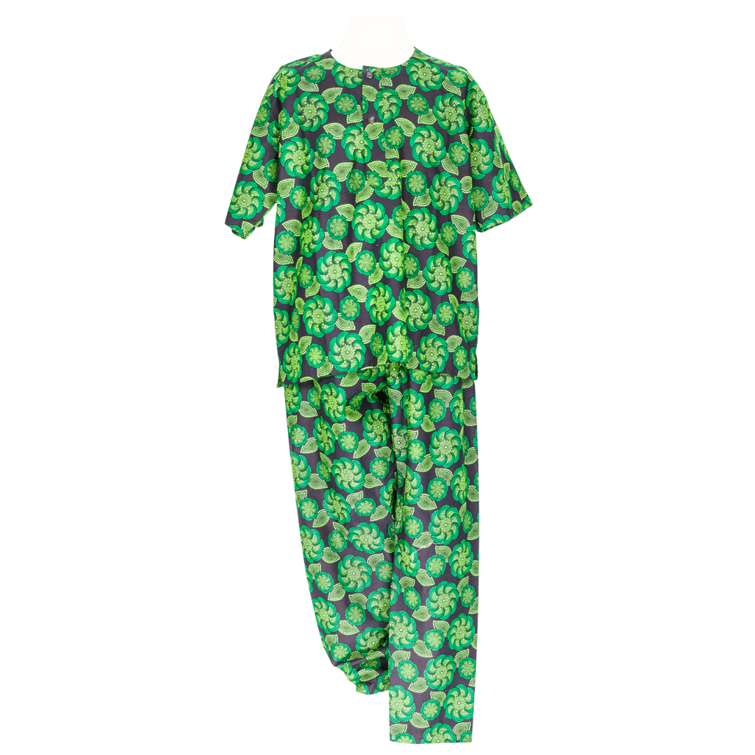 Ensemble marron avec fleurs vertes