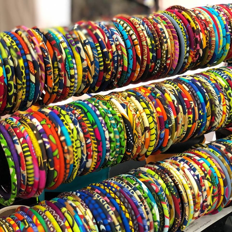Bracelets avec du tissu coloré
