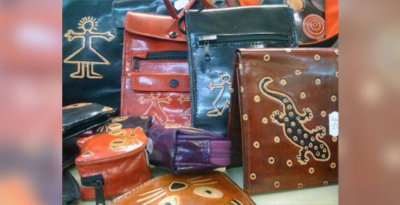 Petite pochette en cuir de couleur