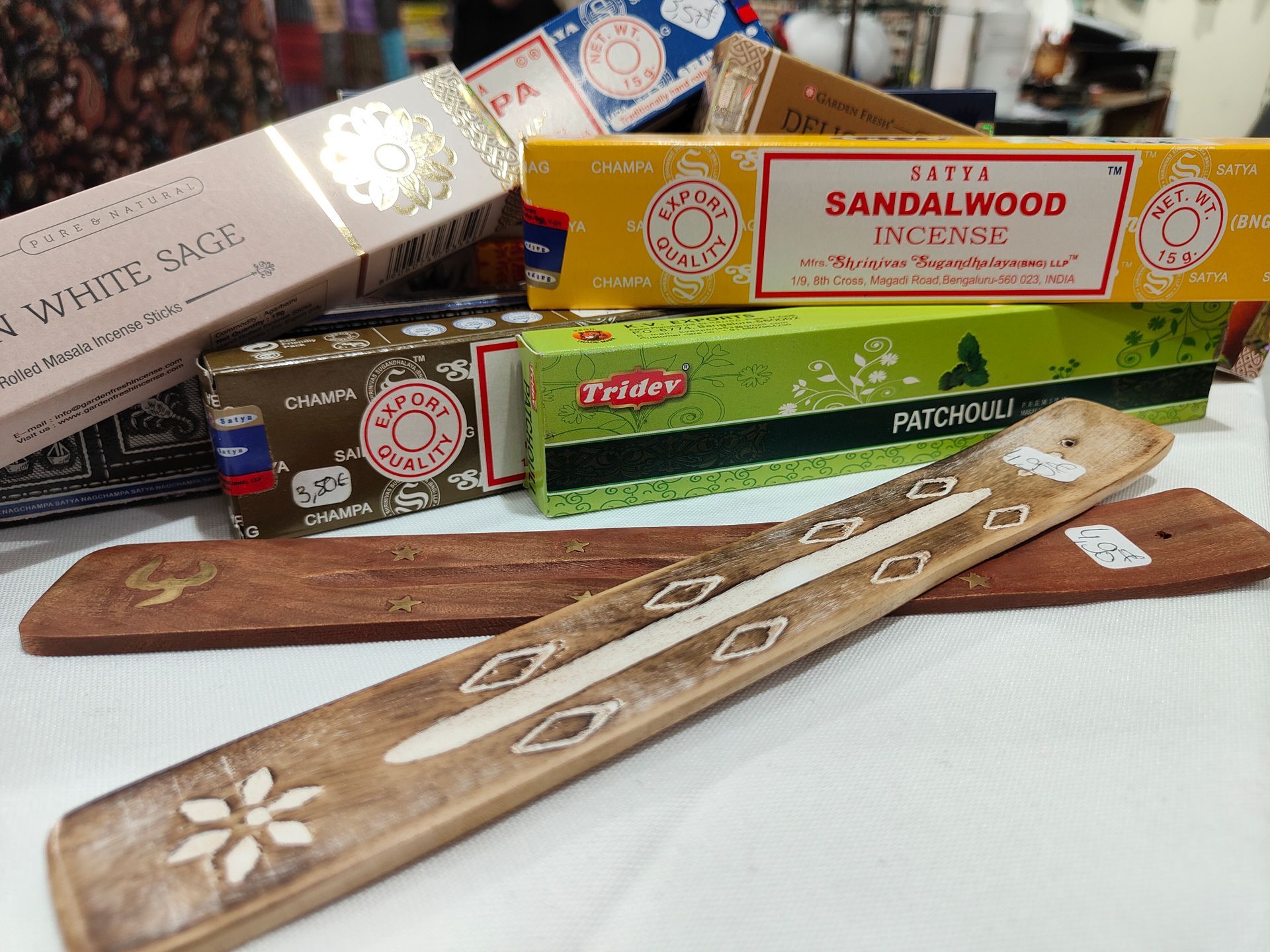 Brule encens en bois couleur naturelle