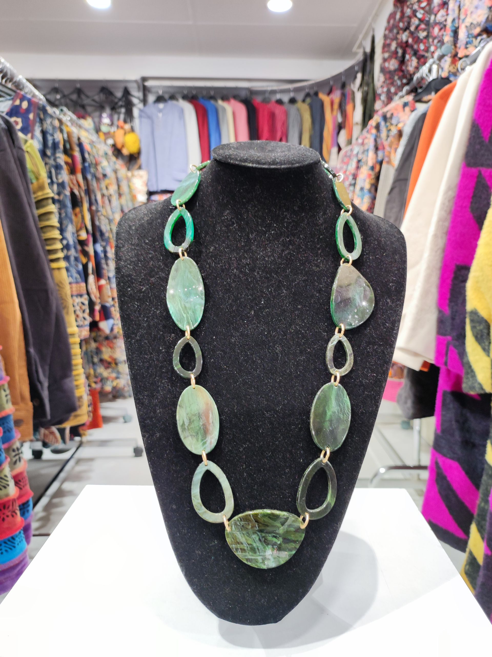 Collier effet piere vert