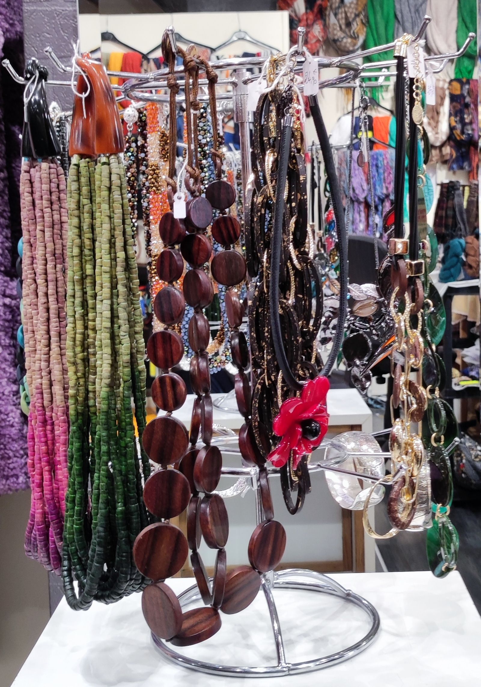 Présentatoir à colliers dégradé de couleurs